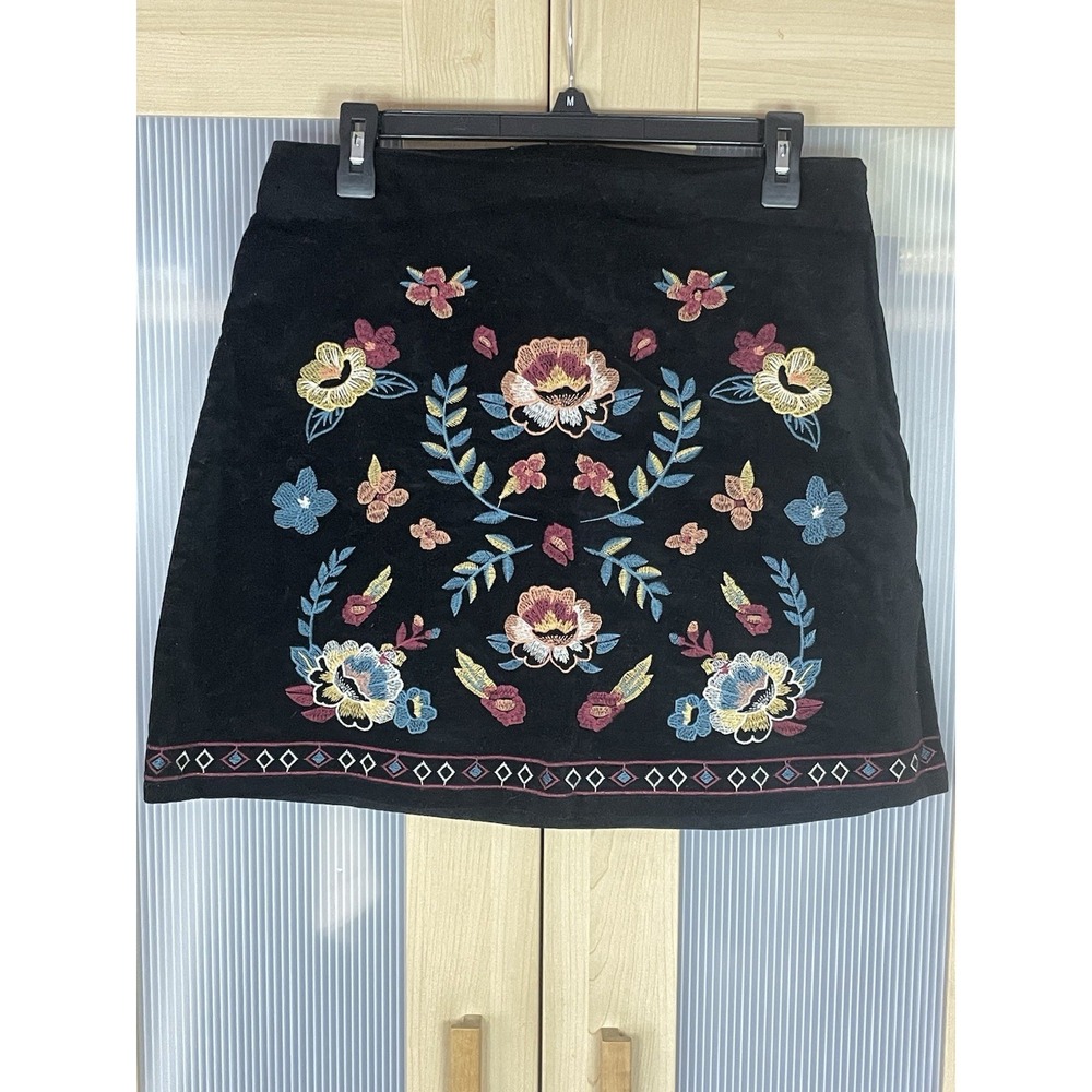 MiAmi Women's Black Embroidered Floral Mini Skirt Short L Boho Western Cottage